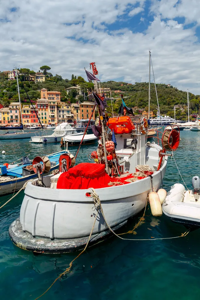 L&rsquo;Elba&nbsp;&egrave; la pi&ugrave; grande delle isole del Parco Nazionale dell&rsquo;Arcipelago Toscano ed &egrave; un&nbsp;territorio ricco di storia, civilt&agrave; e natura. Ci si arriva con un&rsquo;ora di traghetto dalla terraferma. Per gli amanti del mare &egrave; sicuramente perfetta; un&nbsp;paradiso per i sub. Le sue spiagge sono principalmente di roccia o sasso, tranne nella zona di Marina di Campo, caratterizzata da una sabbia chiara di origine granitica. Ma l&rsquo;Elba non &egrave; solo questo!